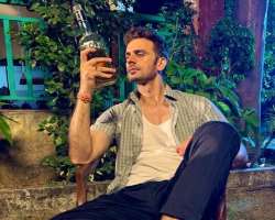 Manoj Chandila consuming alcohol